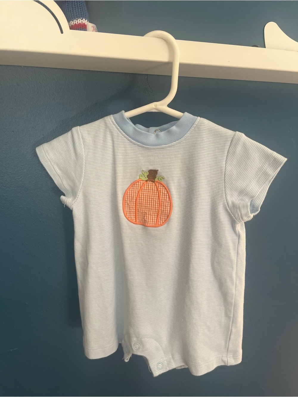 Light Blue Short-Sleeve Baby Tee with Pumpkin Appliqué